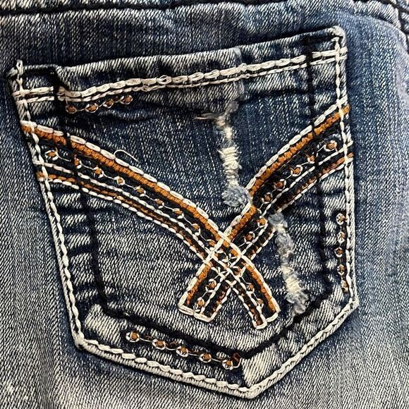 Premium Vanity Collection Women’s Distressed Rolled Hem Jean Shorts size 29 - Picture 5 of 5